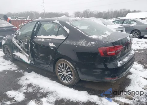 2018 Volkswagen Jetta 1.4T S z USA, uszkodzony, nr VIN 3VW2B7AJ5JM263907